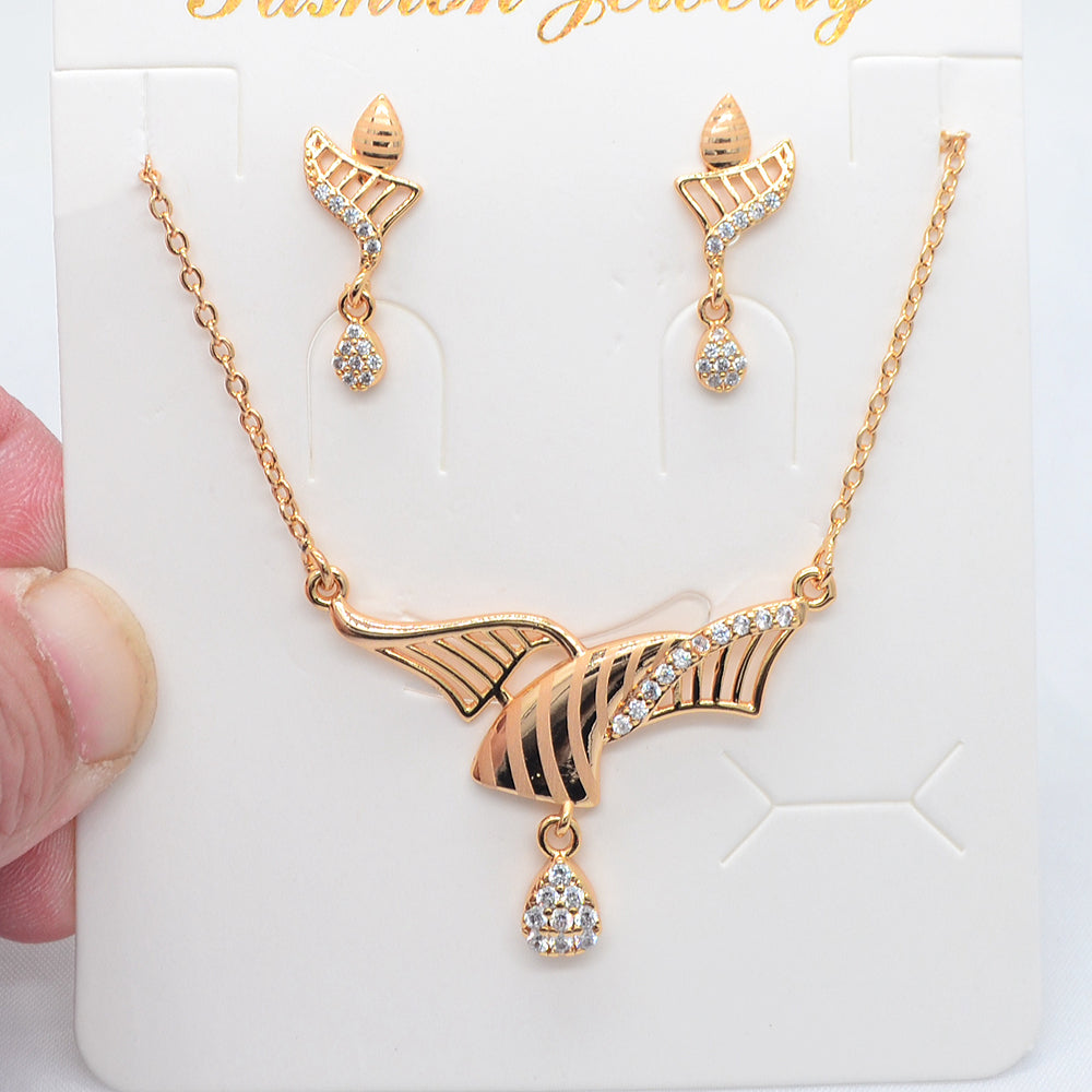 Wholesale Gold Plated Women Clear Zircon CZ Laser Marking Flower Jewelry Set