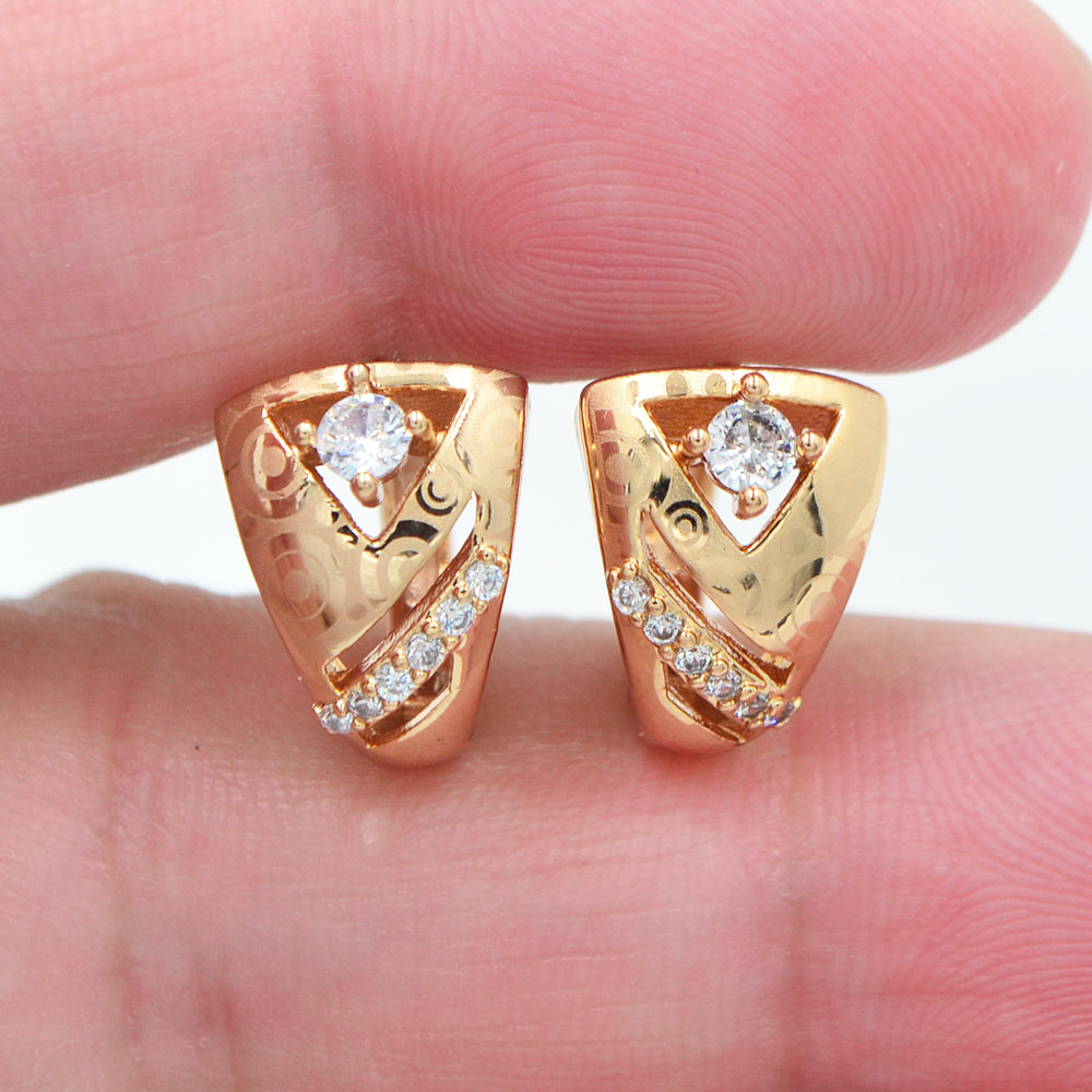Wholesale Gold Plated Women Clear Zircon CZ Laser Stamped Triangle Huggie Earrings Jewelry
